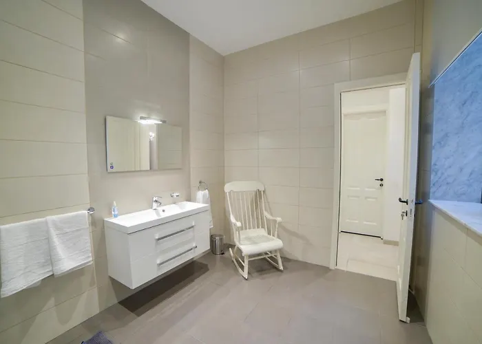 Apartament Ca2- By Vallettastay Floriana